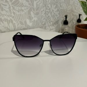 Quay Black Sunglasses || Never Been Worn